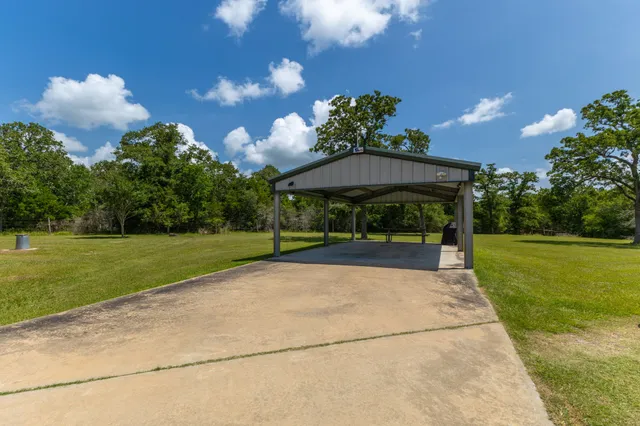 $2,100 | 1072 Papenberg Road, Columbus, TX 78934