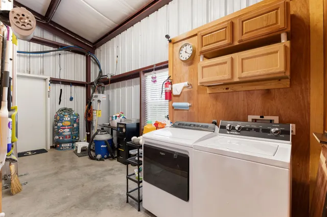$2,100 | 1072 Papenberg Road, Columbus, TX 78934