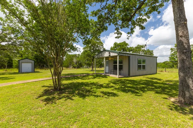 $2,100 | 1072 Papenberg Road, Columbus, TX 78934