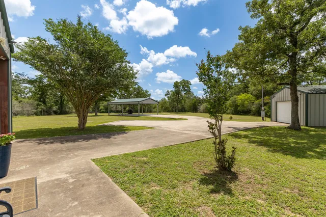 $2,100 | 1072 Papenberg Road, Columbus, TX 78934