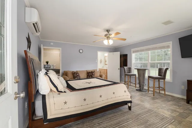 $2,100 | 1072 Papenberg Road, Columbus, TX 78934