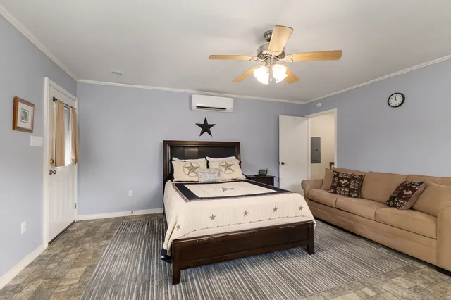 $2,100 | 1072 Papenberg Road, Columbus, TX 78934