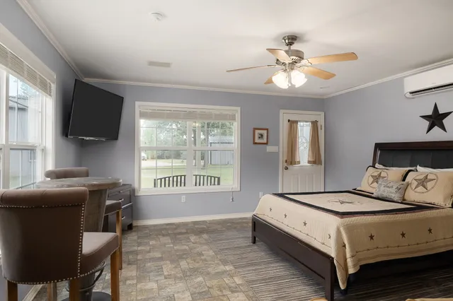 $2,100 | 1072 Papenberg Road, Columbus, TX 78934