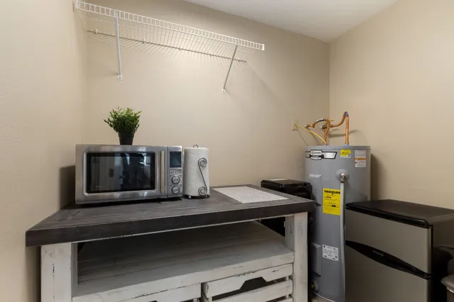 $2,100 | 1072 Papenberg Road, Columbus, TX 78934