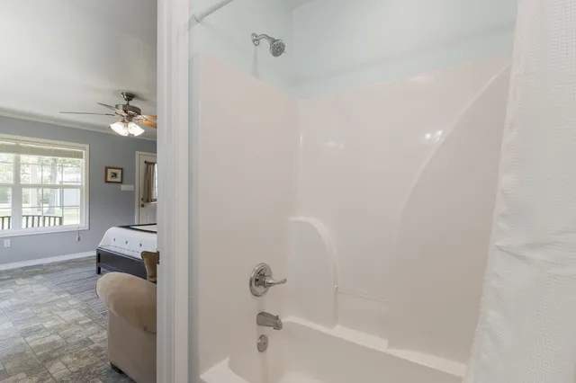 $2,100 | 1072 Papenberg Road, Columbus, TX 78934