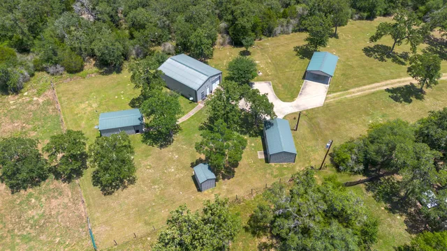 $2,100 | 1072 Papenberg Road, Columbus, TX 78934