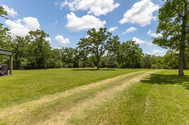 $2,100 | 1072 Papenberg Road, Columbus, TX 78934