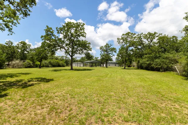 $2,100 | 1072 Papenberg Road, Columbus, TX 78934