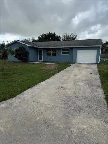 $1,750 | 2215 19th Avenue Southwest, Vero Beach, FL 32962