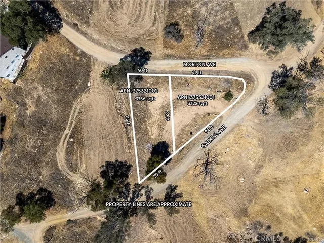a view of entryway with a front door