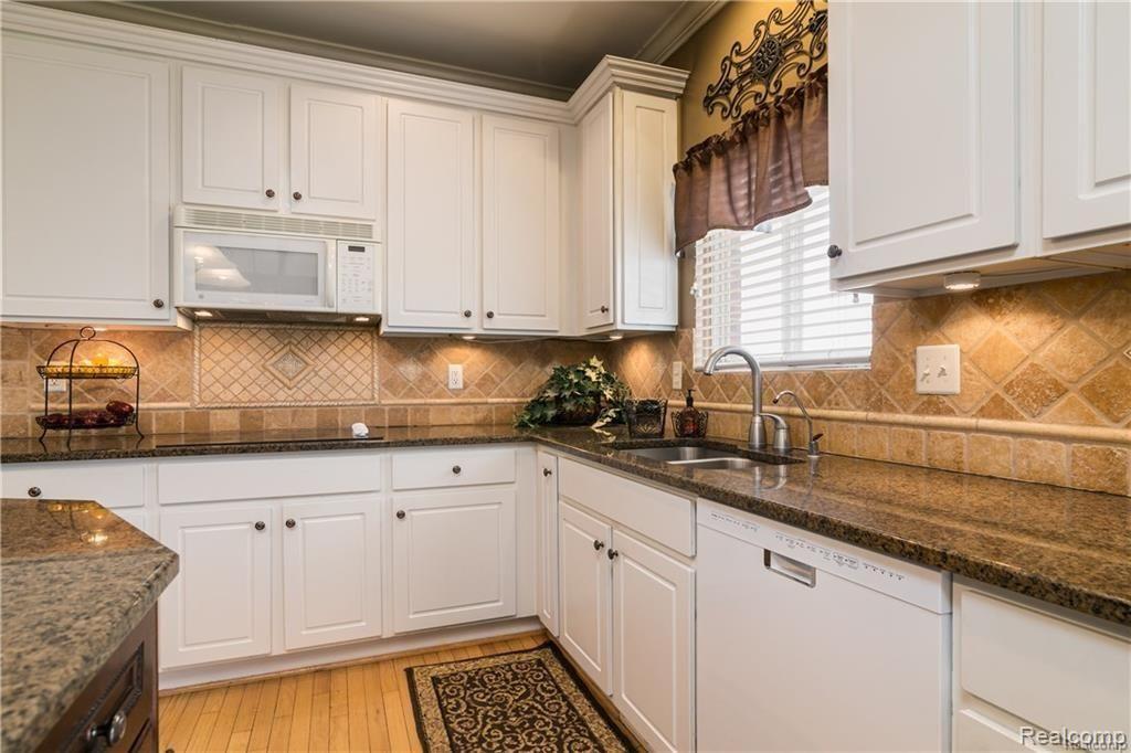 77 Londonderry Lane Rochester, MI 48306 - Photo 12 of 49 12.jpg