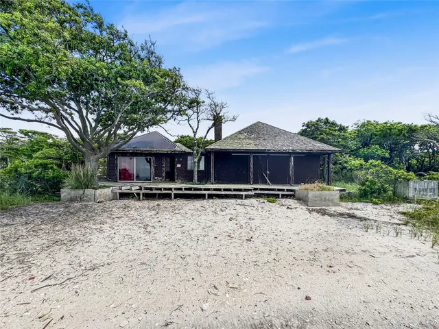 $1,100,000 | 466 Great South Bay Walk, Ocean Beach, NY 11770