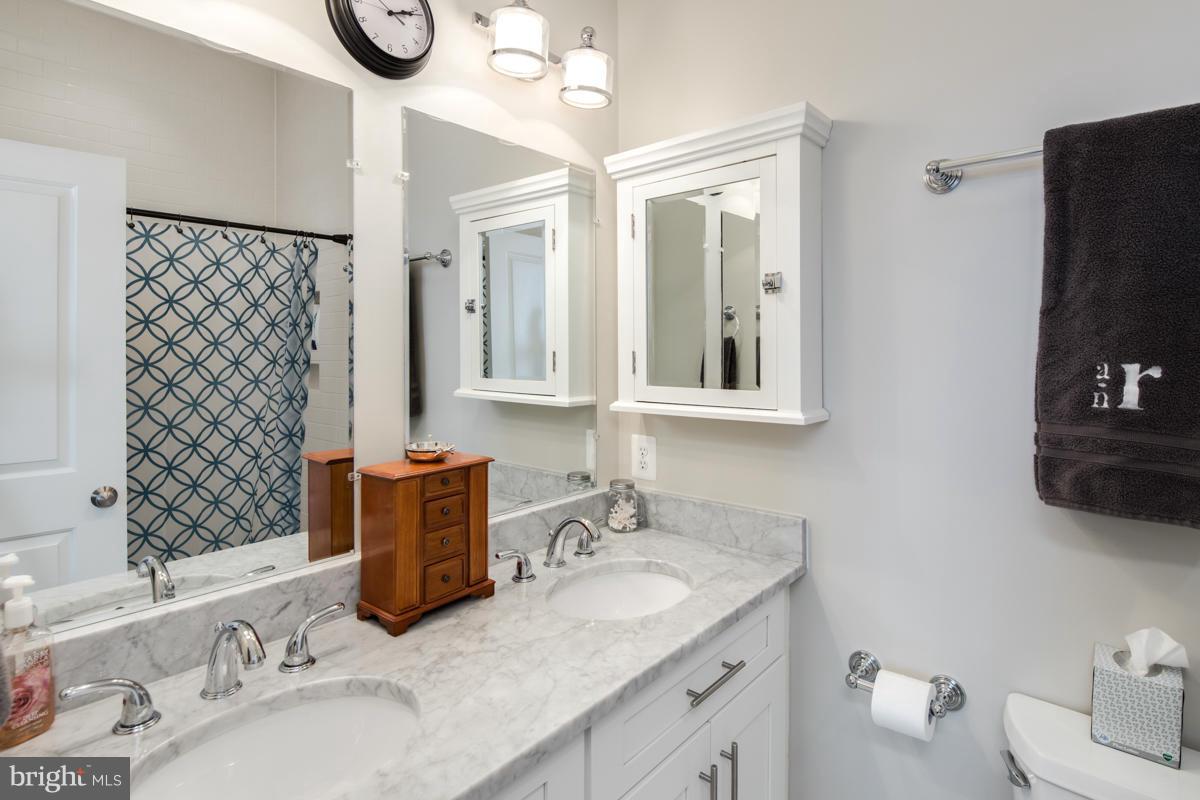 724 Roxboro Place Northwest Washington, DC 20011 - Photo 17 of 29 Bath