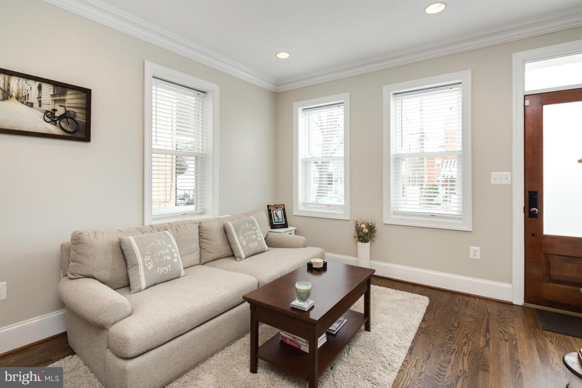 724 Roxboro Place Northwest Washington, DC 20011 - Photo 3 of 29 Living Room