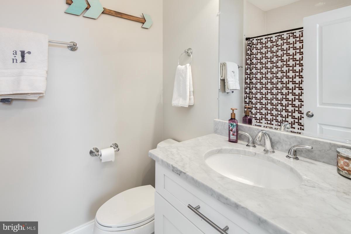 724 Roxboro Place Northwest Washington, DC 20011 - Photo 22 of 29 Bath