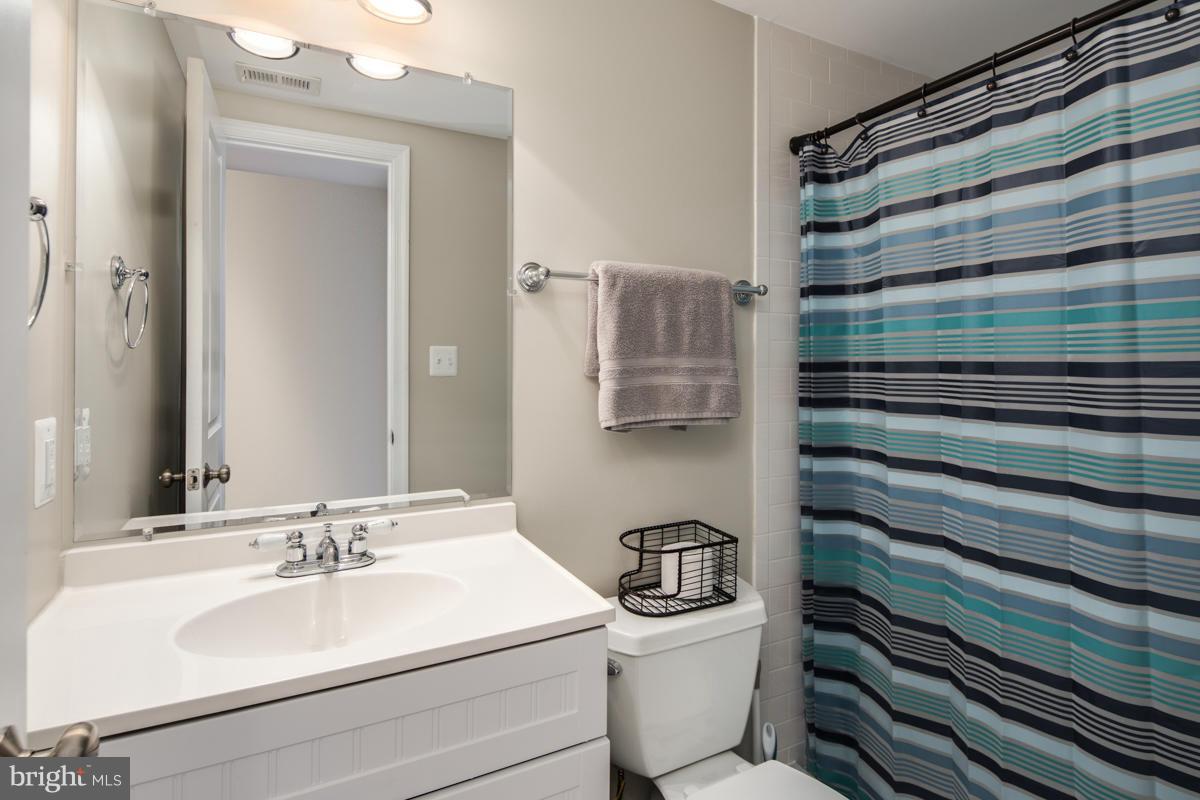 724 Roxboro Place Northwest Washington, DC 20011 - Photo 26 of 29 Bath