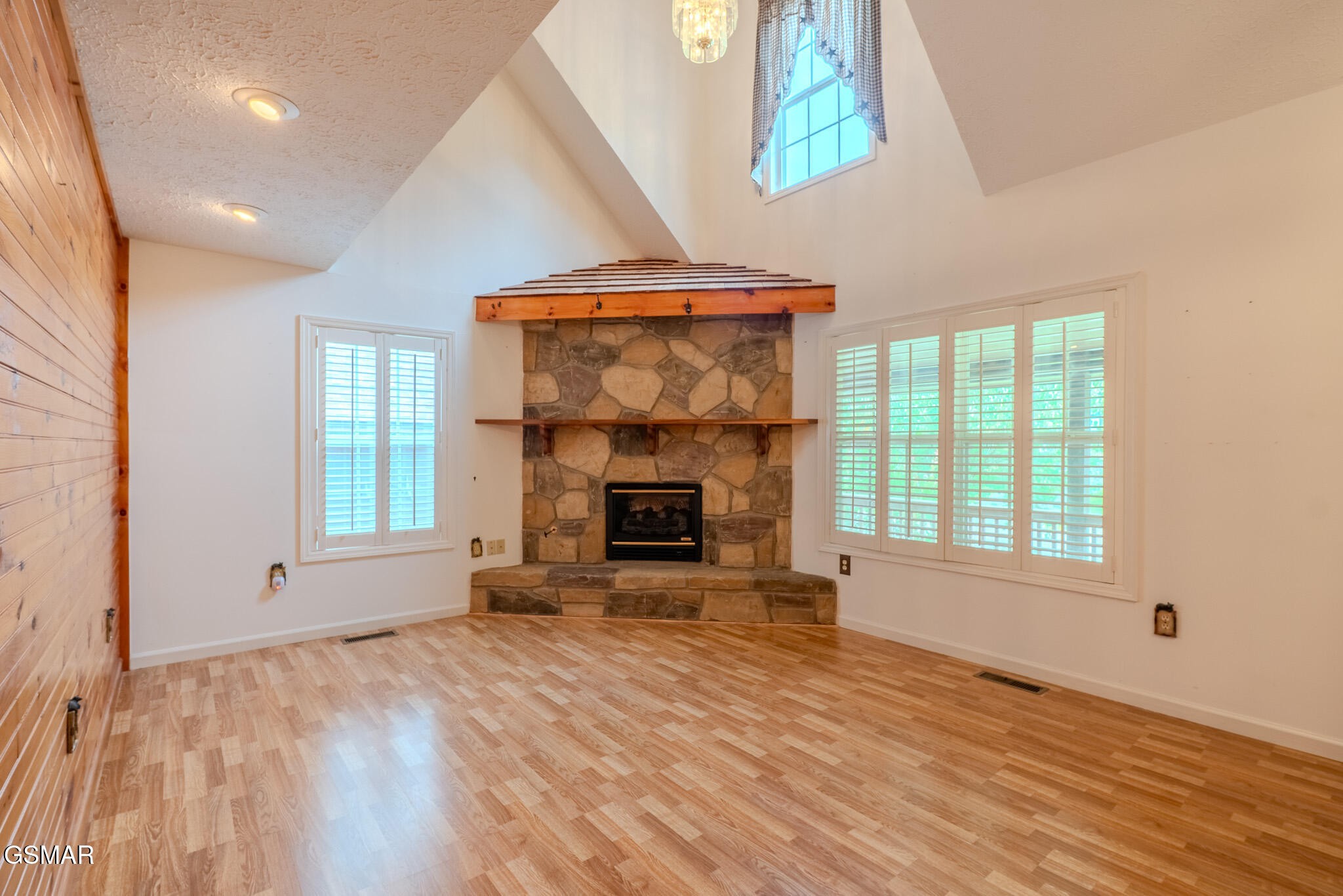 4802 Rhododendron Cosby, TN 37722 - Photo 4 of 52 Gallery Image 4