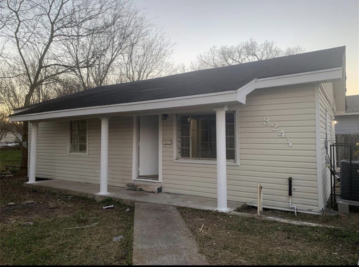 324 Delaware Street, Unit B Houston, TX 77029 - Photo 1 of 15 a front view of a house