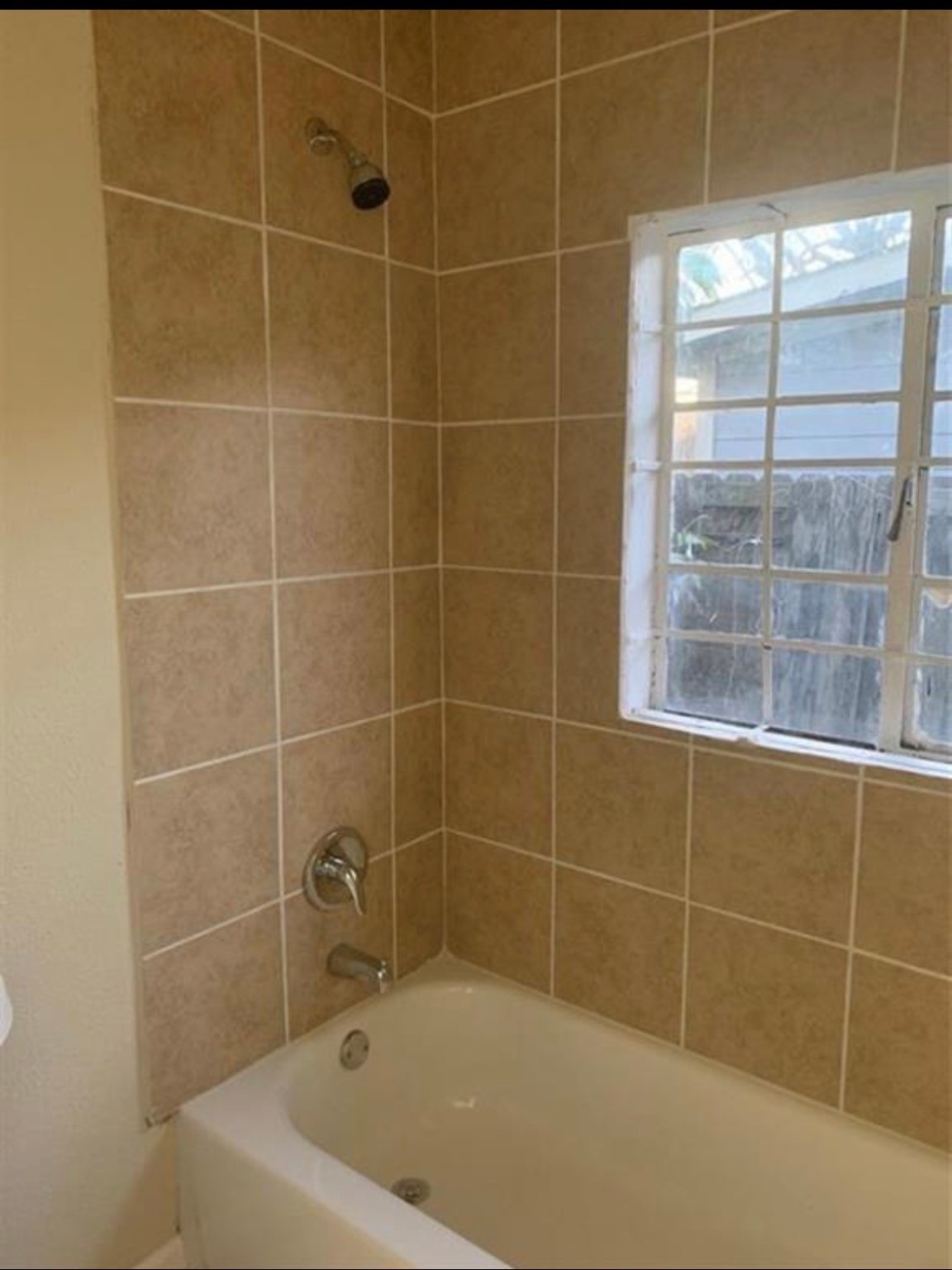 324 Delaware Street, Unit B Houston, TX 77029 - Photo 9 of 15 a bath tub sitting next to a window