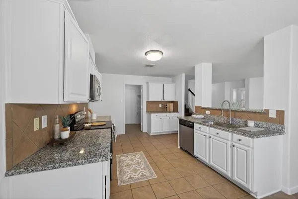 $379,900 | 7521 Almondale Drive, Fort Worth, TX 76131