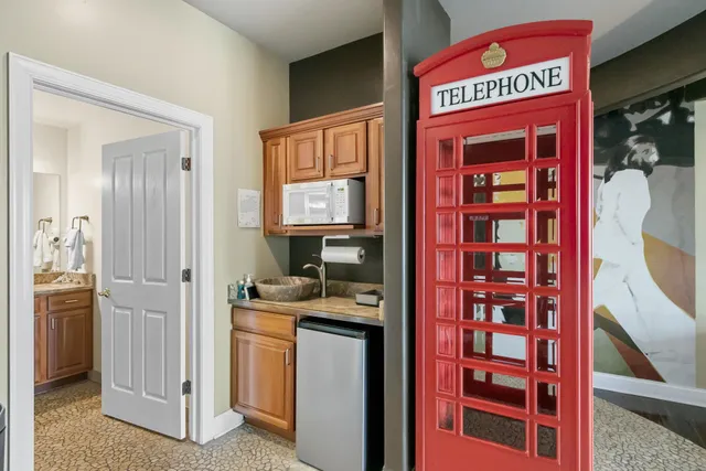 $180,000 | 680 East Hiawatha Drive, Unit 401, Wisconsin Dells, WI 53965