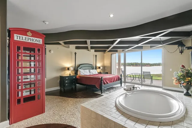 $180,000 | 680 East Hiawatha Drive, Unit 401, Wisconsin Dells, WI 53965