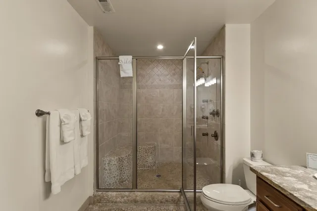 $180,000 | 680 East Hiawatha Drive, Unit 401, Wisconsin Dells, WI 53965