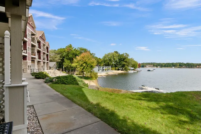 $180,000 | 680 East Hiawatha Drive, Unit 401, Wisconsin Dells, WI 53965