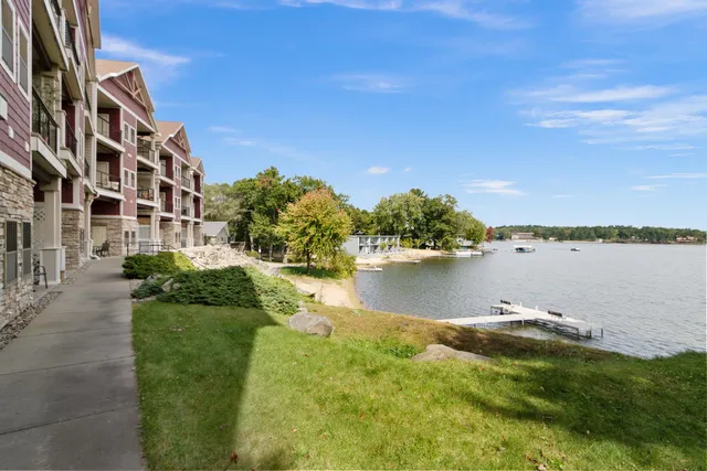 $180,000 | 680 East Hiawatha Drive, Unit 401, Wisconsin Dells, WI 53965