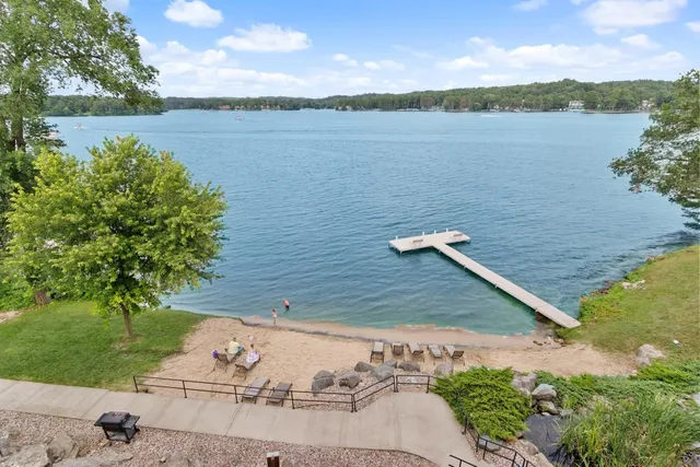 $180,000 | 680 East Hiawatha Drive, Unit 401, Wisconsin Dells, WI 53965