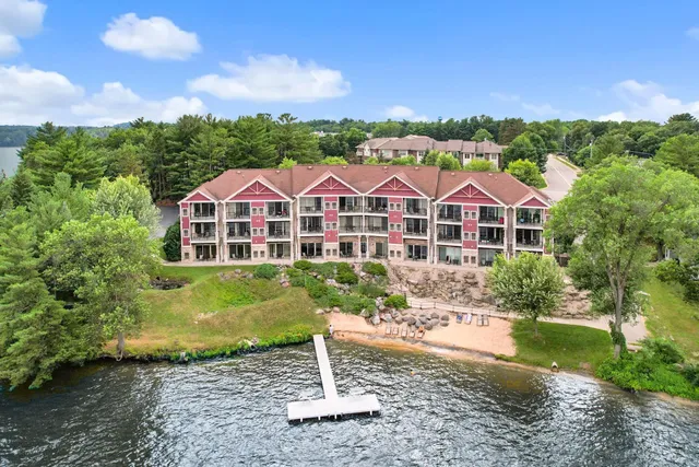 $180,000 | 680 East Hiawatha Drive, Unit 401, Wisconsin Dells, WI 53965