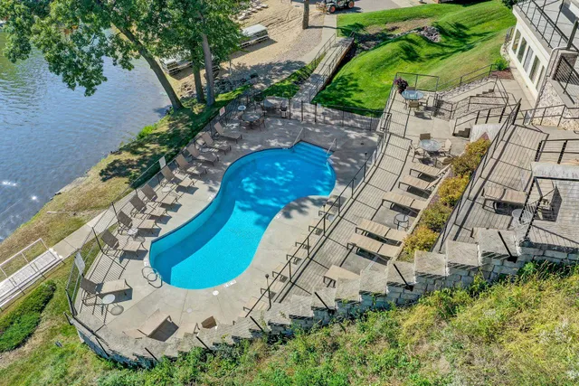 $180,000 | 680 East Hiawatha Drive, Unit 401, Wisconsin Dells, WI 53965