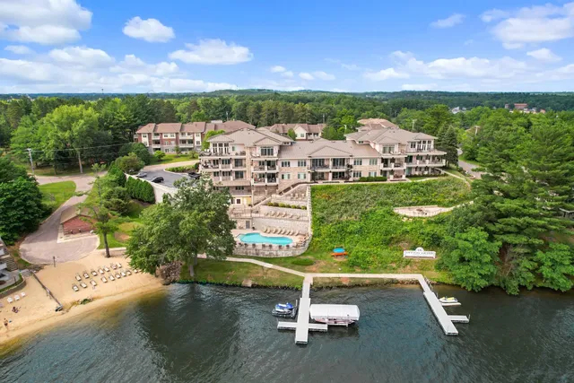 $180,000 | 680 East Hiawatha Drive, Unit 401, Wisconsin Dells, WI 53965