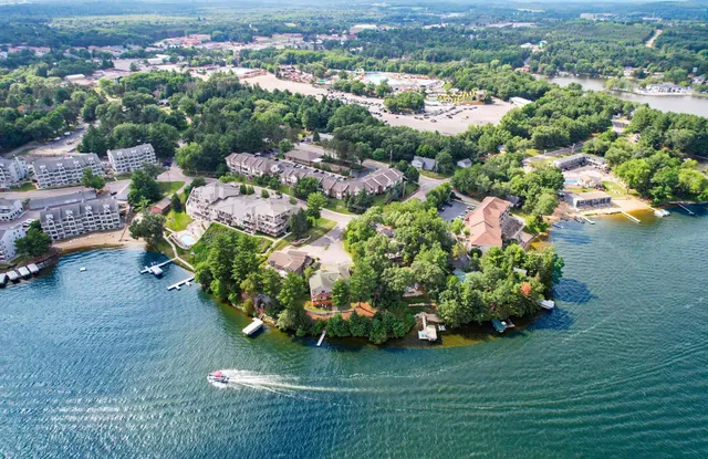 $180,000 | 680 East Hiawatha Drive, Unit 401, Wisconsin Dells, WI 53965