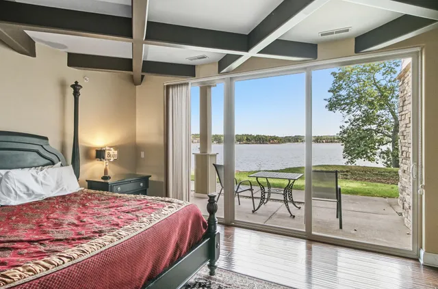 $180,000 | 680 East Hiawatha Drive, Unit 401, Wisconsin Dells, WI 53965