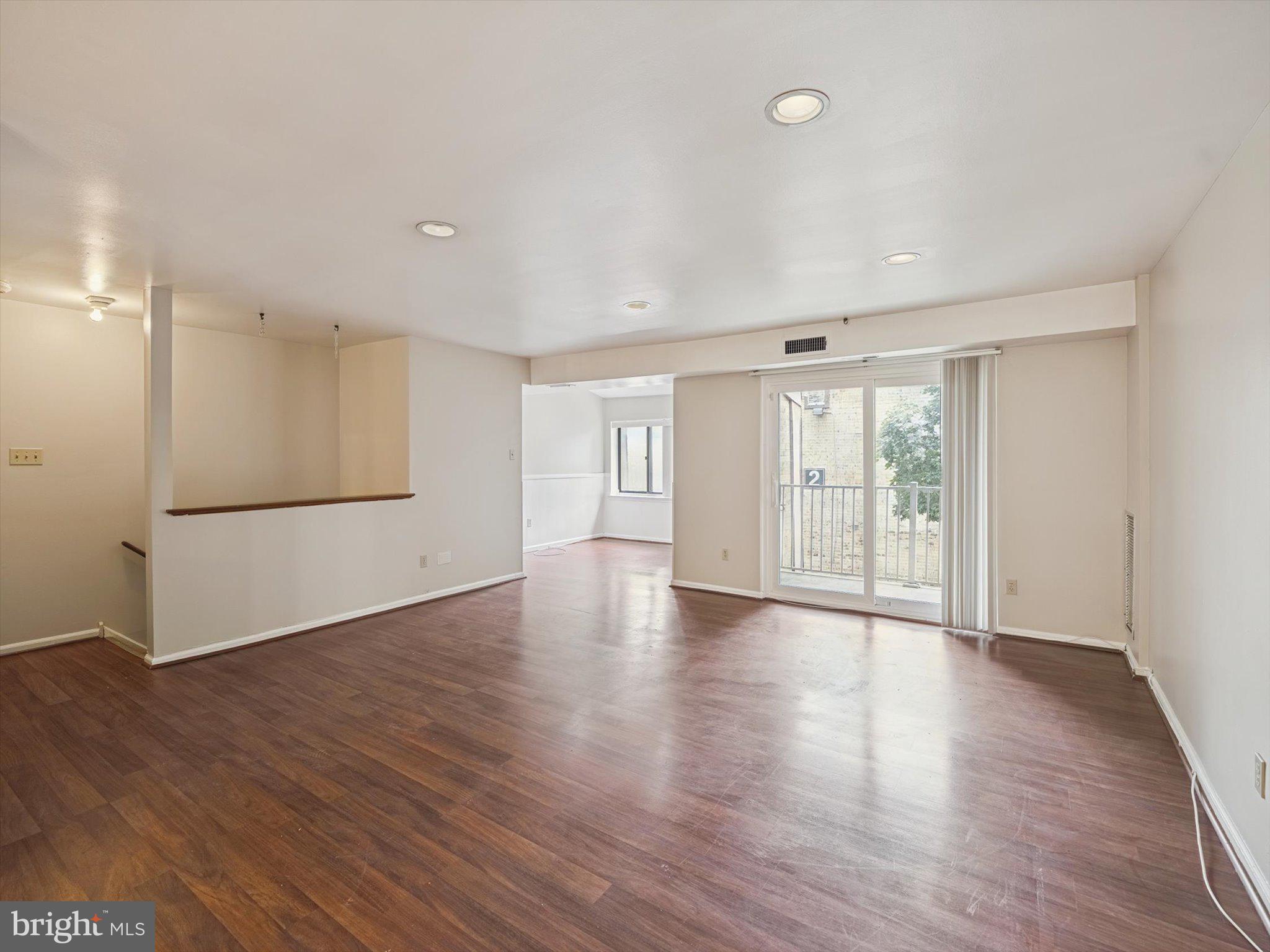3204 Delaire Landing Road, Unit 3204 Philadelphia, PA 19114 - Photo 4 of 39 View of Living Room and Den