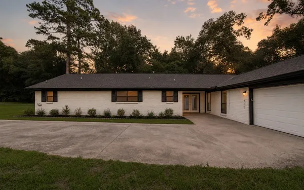 $2,100 | 816 Glen Hollow Drive, Conroe, TX 77385