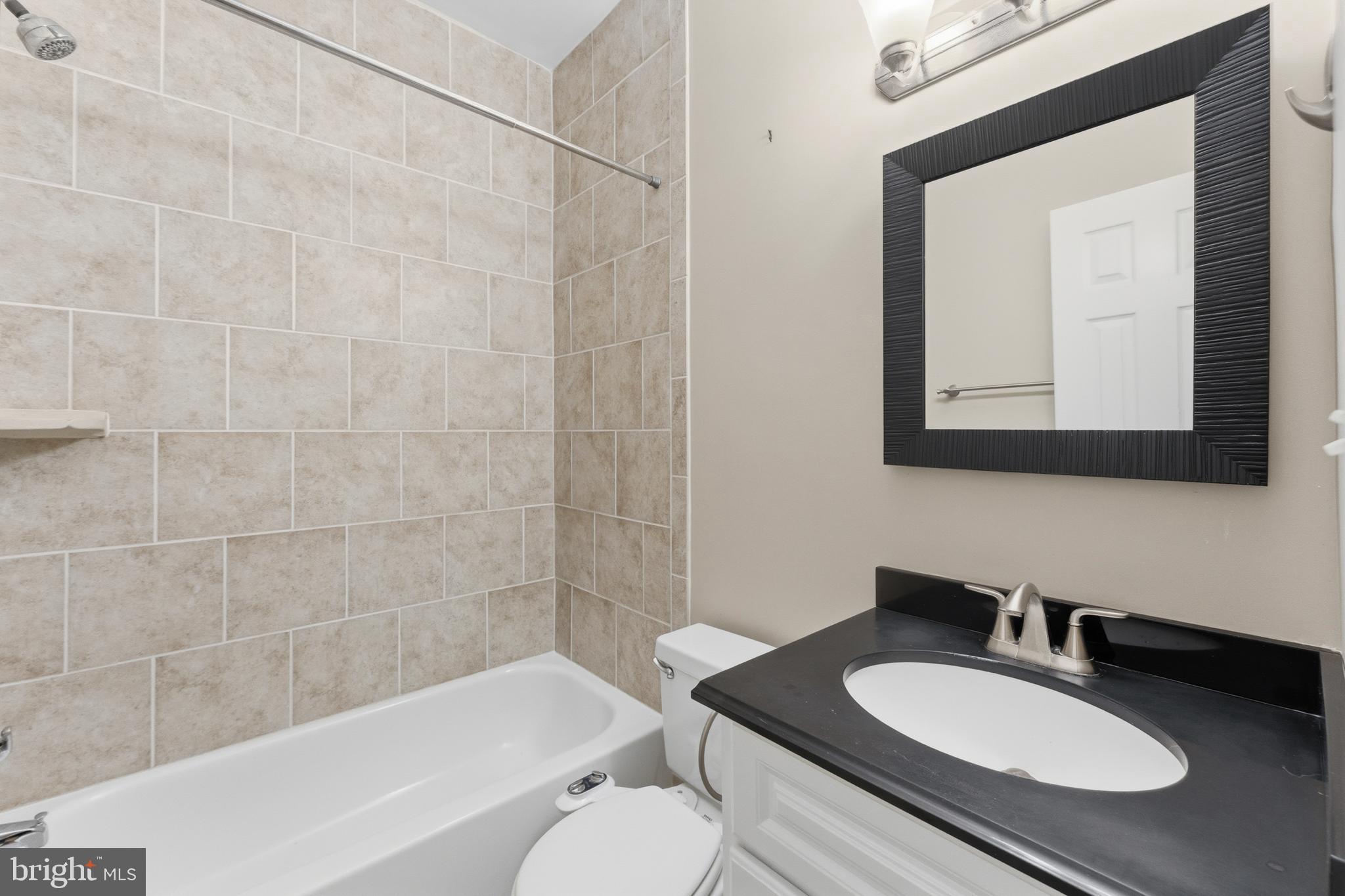 11 R Street Northwest, Unit 1 Washington, DC 20001 - Photo 23 of 32 Hall Bath