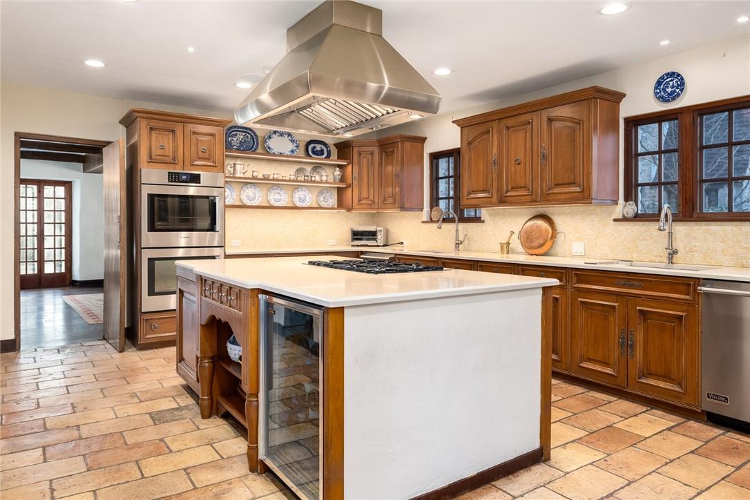 15 Archer Road Harrison, NY 10528 - Photo 10 of 28 Large modern eat in kitchen w/ center island