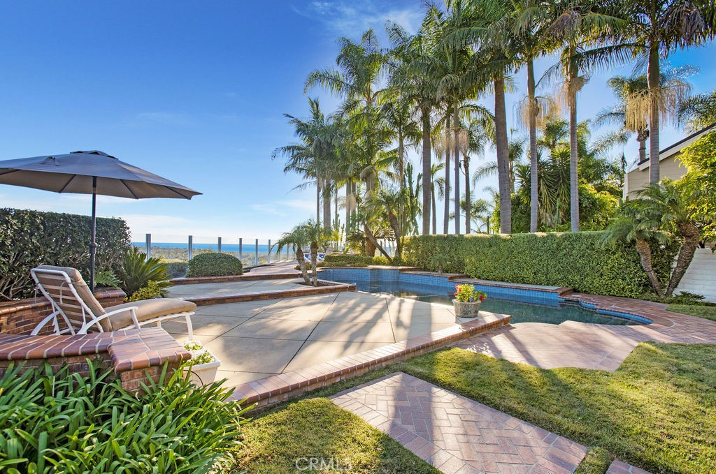 22 Callender Court Laguna Niguel, CA 92677 - Photo 44 of 67 a view of a backyard with a sitting area