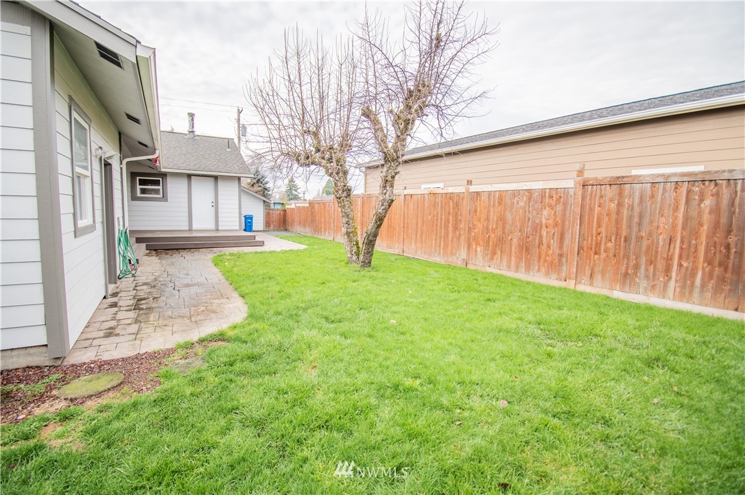 759 Southwest 20th Street Chehalis, WA 98532 - Photo 5 of 21 a view of a back yard of the house