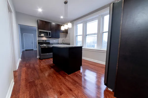 $2,000 | 3429 South Union Avenue, Unit 3R, Chicago, IL 60616