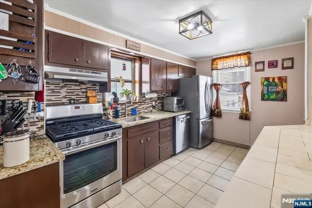 $579,000 | 221 4th Street, Ridgefield Park, NJ 07660