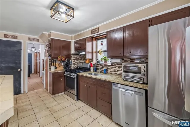 $579,000 | 221 4th Street, Ridgefield Park, NJ 07660