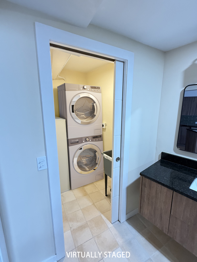 300 North State Street, Unit 4512 Chicago, IL 60654 - Photo 12 of 21 a utility room with dryer and washer
