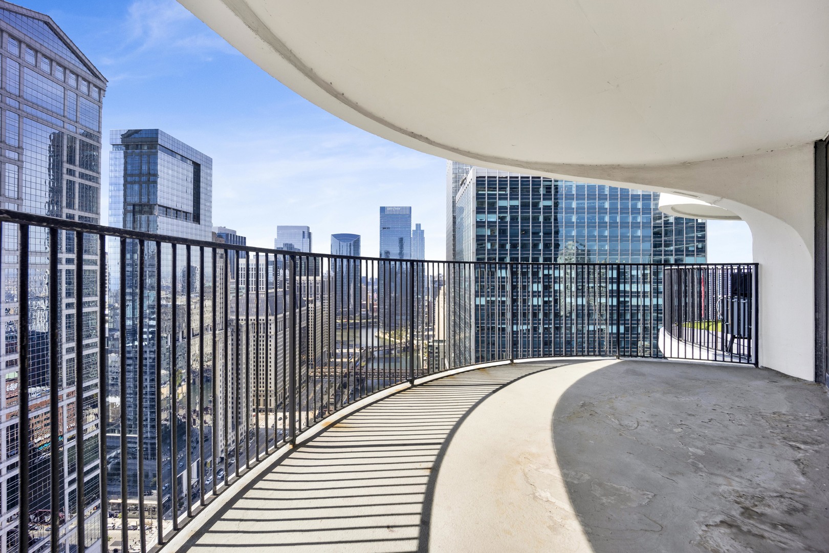 300 North State Street, Unit 4512 Chicago, IL 60654 - Photo 14 of 20 a balcony view with outdoor space