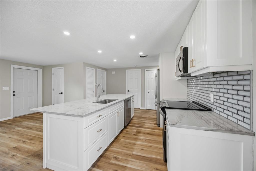 386 Cabana Road Venice, FL 34293 - Photo 21 of 56