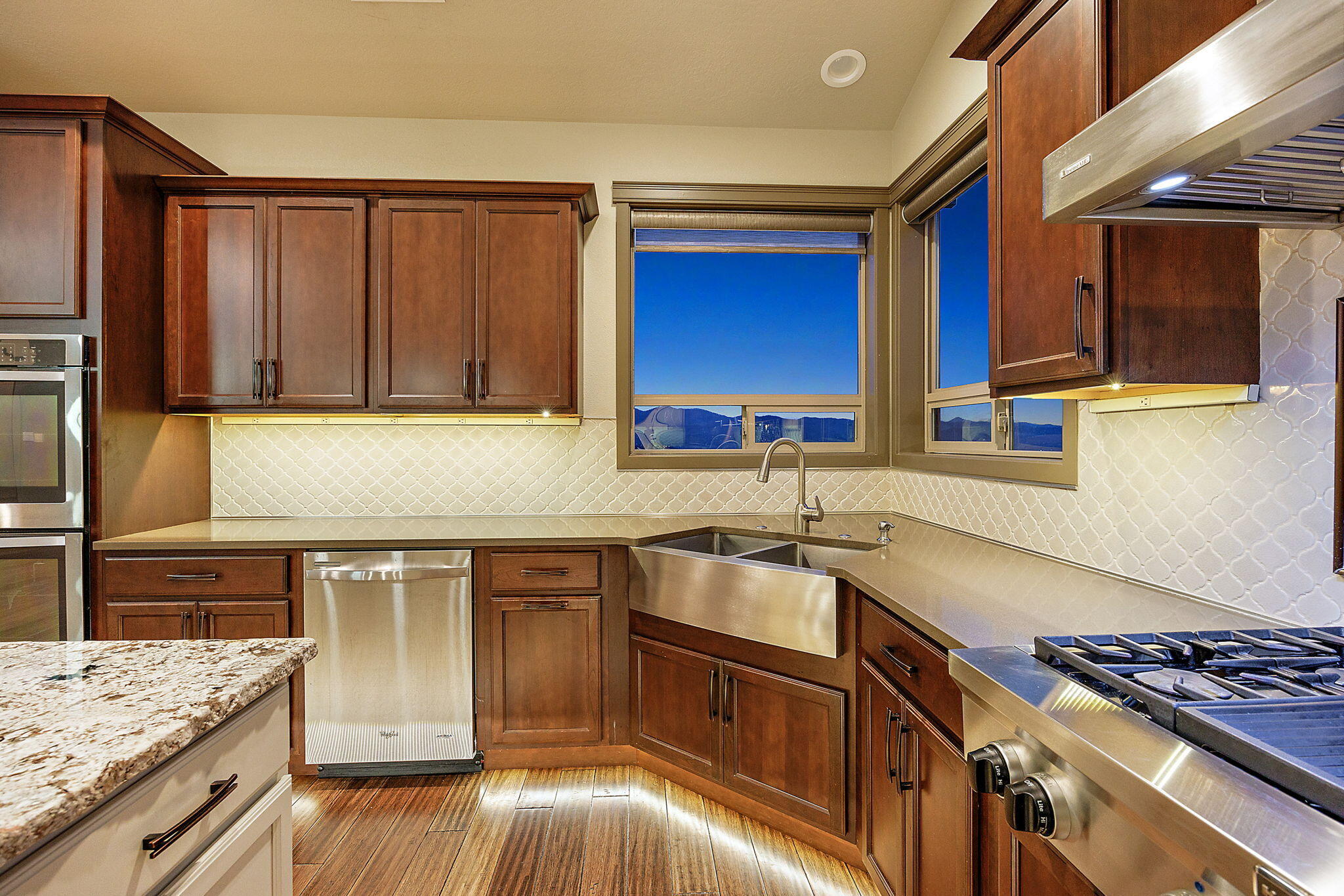 4240 Falcon Ridge Terrace Medford, OR 97504 - Photo 8 of 52 10-web-or-mls-ApxFRT (10)