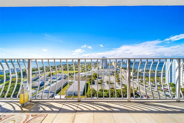 $2,800 | 7601 East Treasure Drive, Unit 1802, North Bay Village, FL 33141