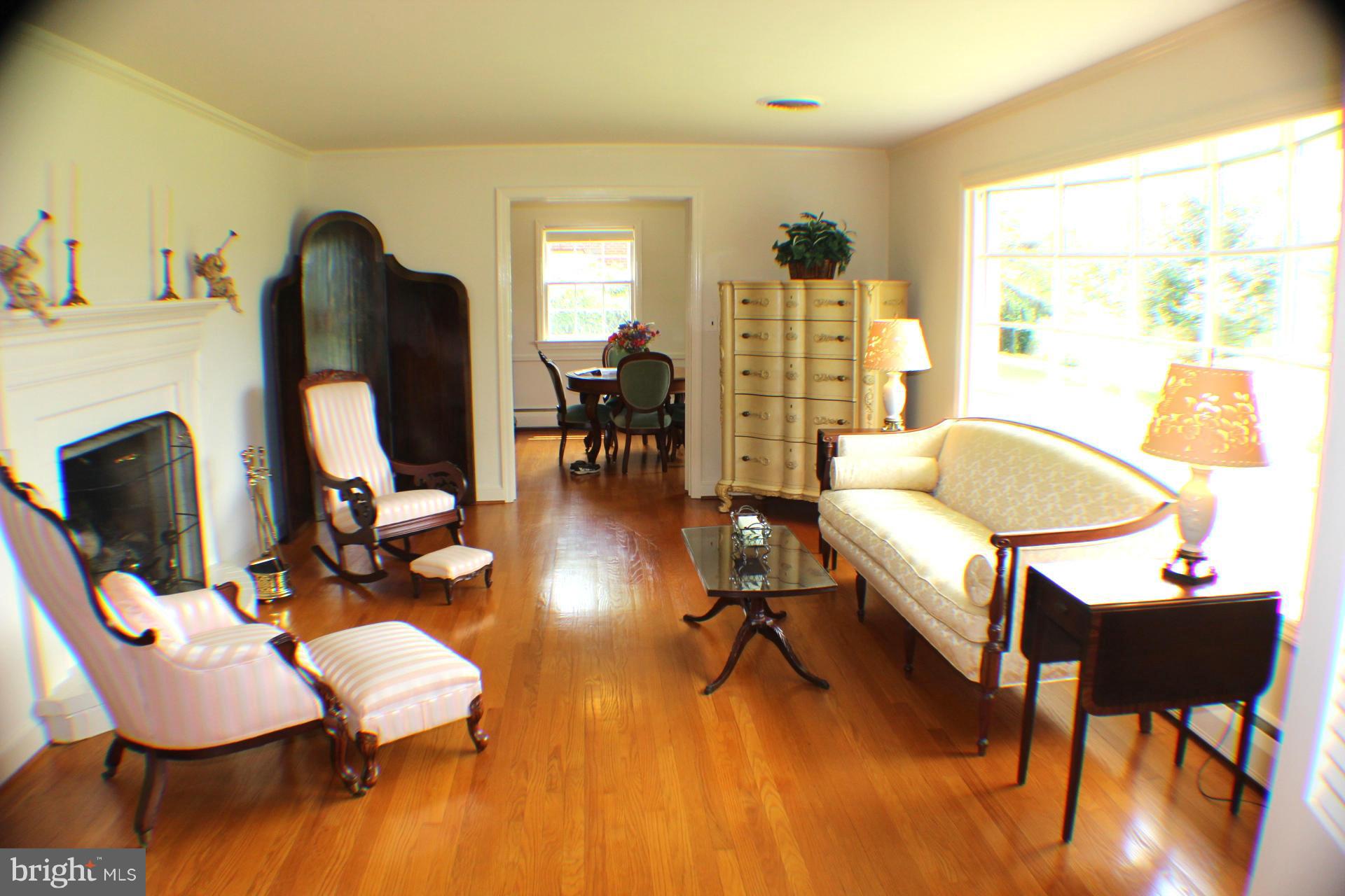279 Dover Road Warrenton, VA 20186 - Photo 4 of 30 Living Room